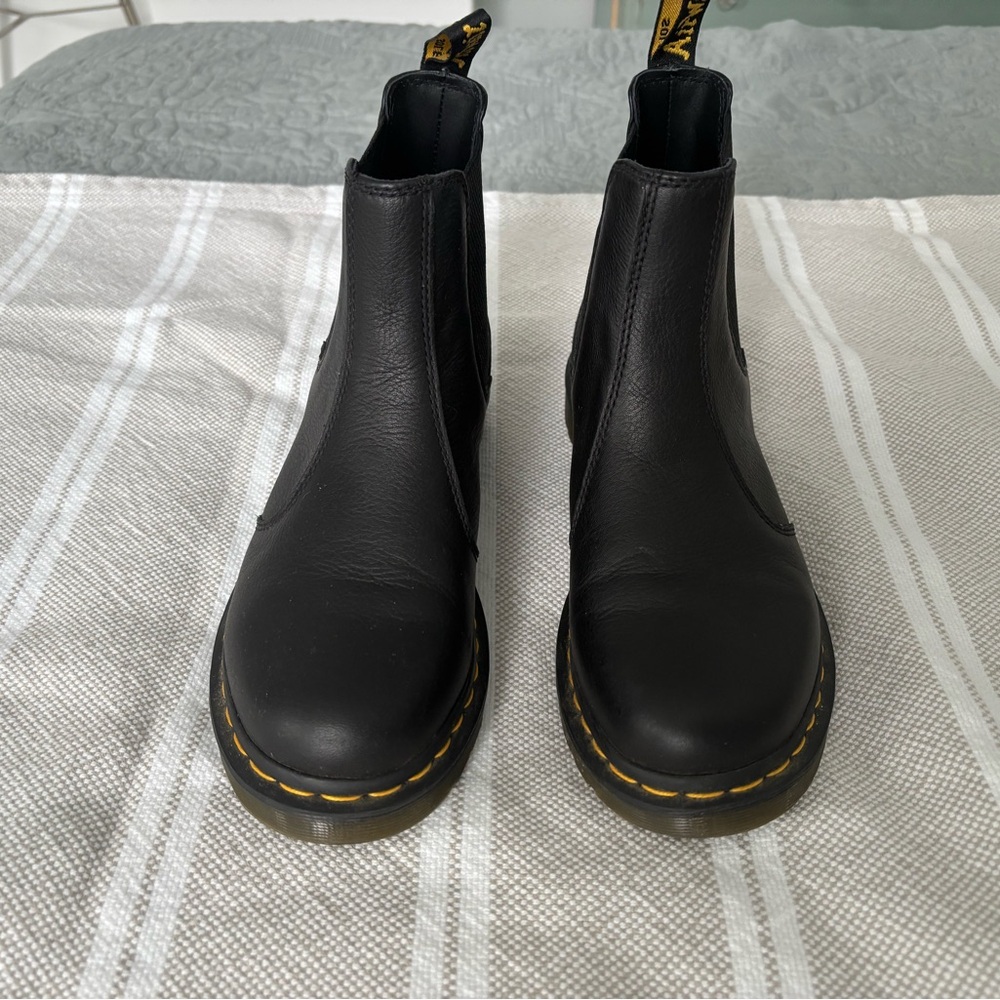 Dr. Martens Black Leather Chelsea 2976
